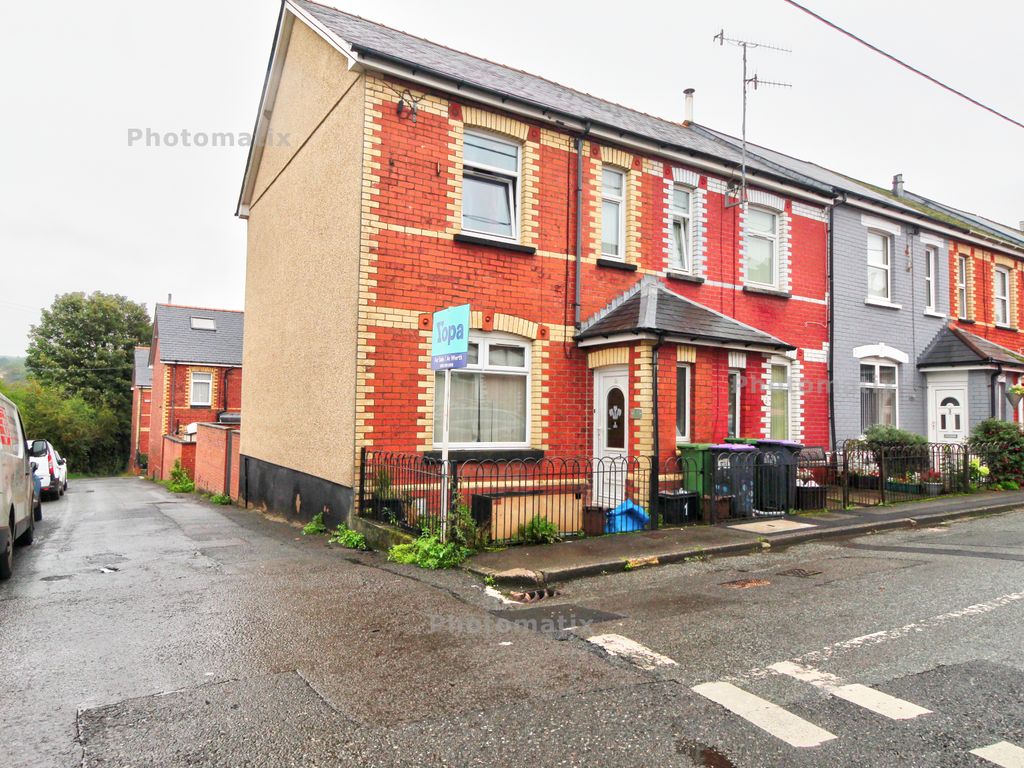 2 bed end terrace house for sale in King Street, Pontypool NP4, £