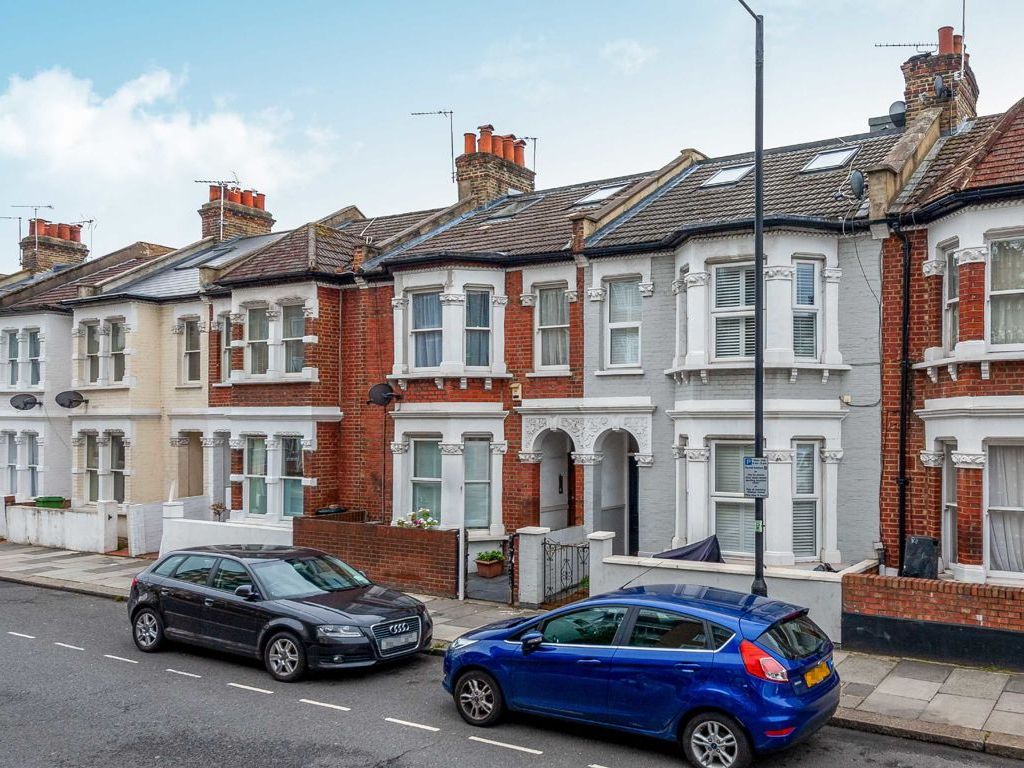 3 bed flat to rent in Kelvedon Road, London SW6 Zoopla
