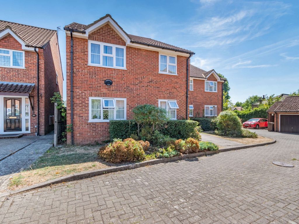 2 bed flat for sale in Copperfield Court, Copperfield Way, Pinner HA5