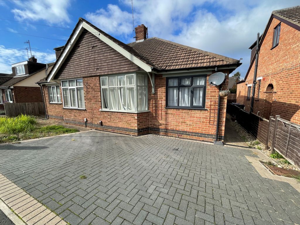 2 bed semidetached bungalow for sale in Gillsway, Northampton NN2 Zoopla