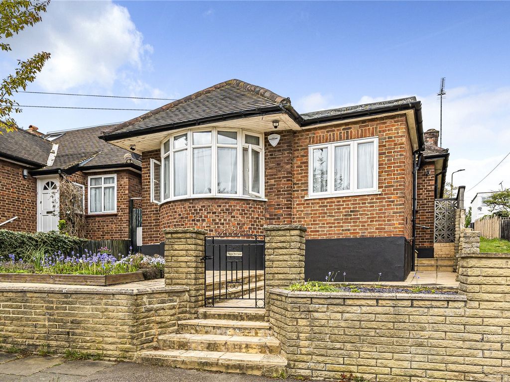 3 bed bungalow for sale in Elton Avenue, Hertfordshire EN5 Zoopla
