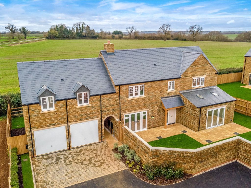New home, 4 bed detached house for sale in Hempton Gate, Deddington