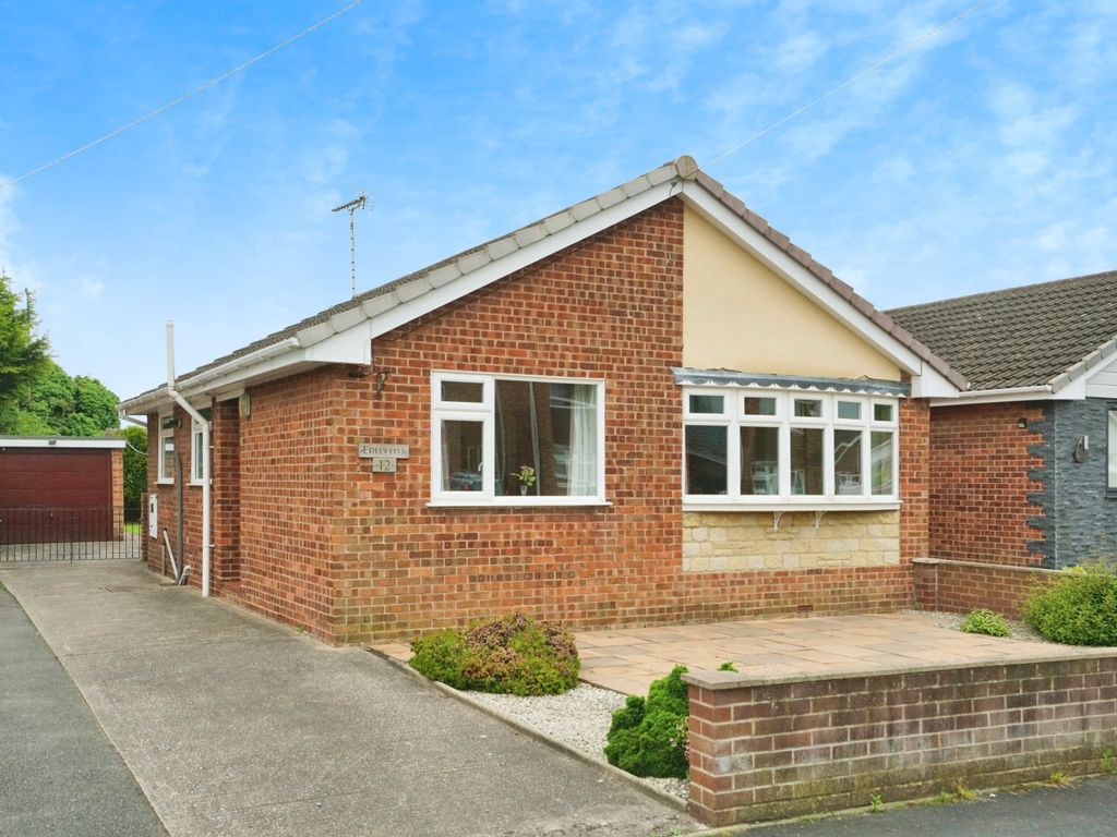 2 bed detached bungalow for sale in Fairham Road, Stretton, BurtonOn