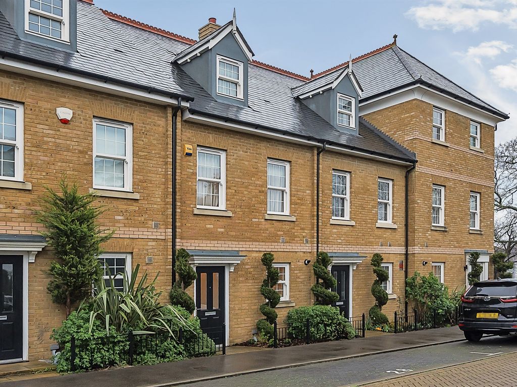 3 bed terraced house for sale in Friar Close, Enfield EN2, £650,000