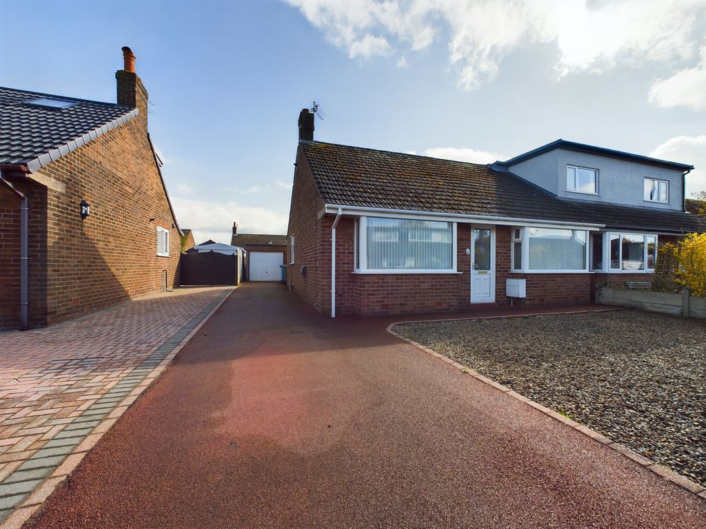 3 bed bungalow for sale in Astley Crescent, Freckleton PR4, £218,000
