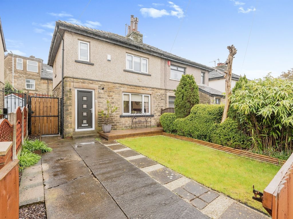 3 bed semidetached house for sale in Thornsgill Avenue, Bradford BD4