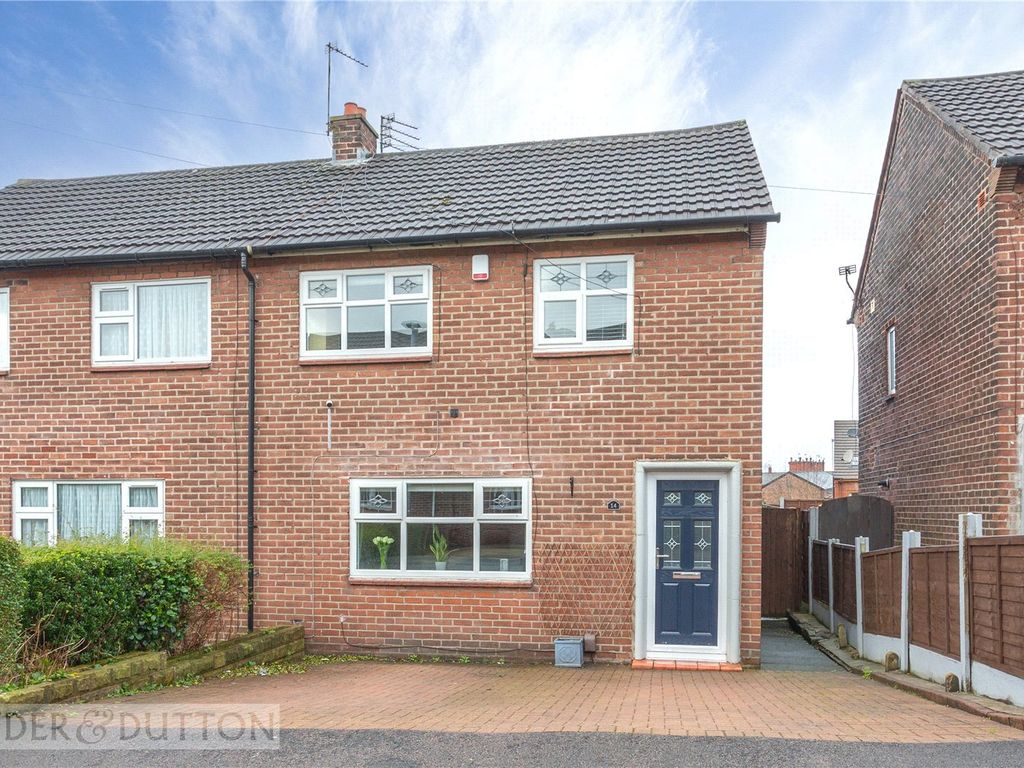 3 bed semidetached house to rent in Stamford Close, Stalybridge