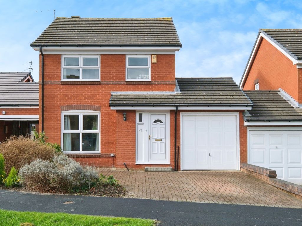 3 bed link detached house for sale in Kingfisher Way, Leeds LS17, £