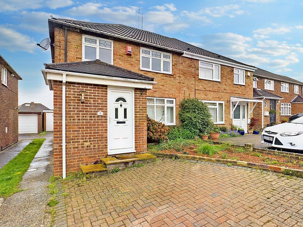 3 bed semidetached house for sale in Marvell Close, Crawley RH10, £