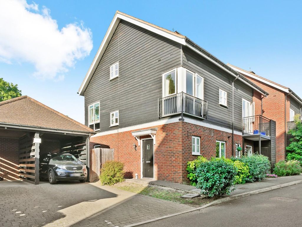 3 bed town house for sale in Mill Drive, Ruislip Manor, Ruislip HA4