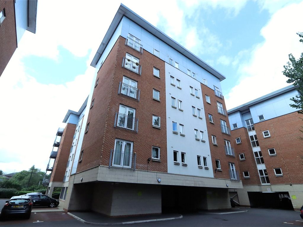 2 bed flat to rent in Platt House, 5 Elmira Way, Salford M5, £1,200 pcm