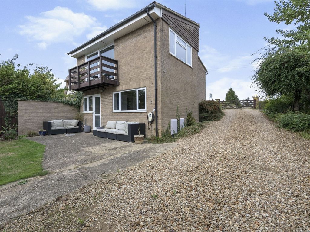 3 bed detached house for sale in Hartwell Road, Roade, Northampton NN7