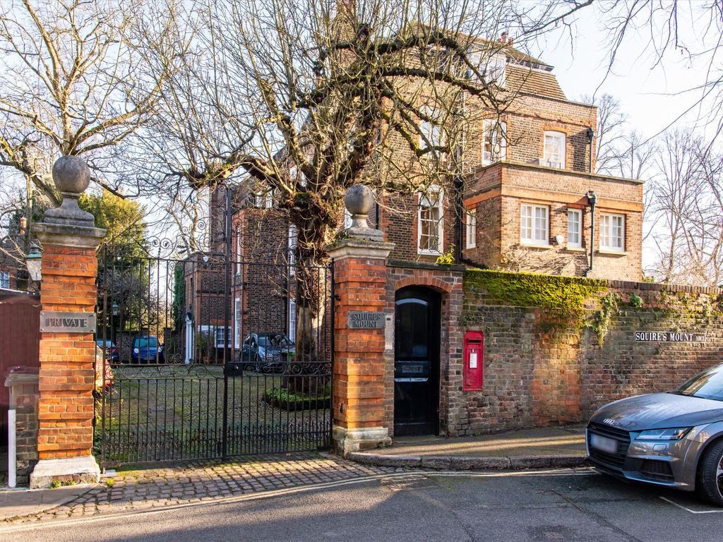 Squires Mount, London NW3