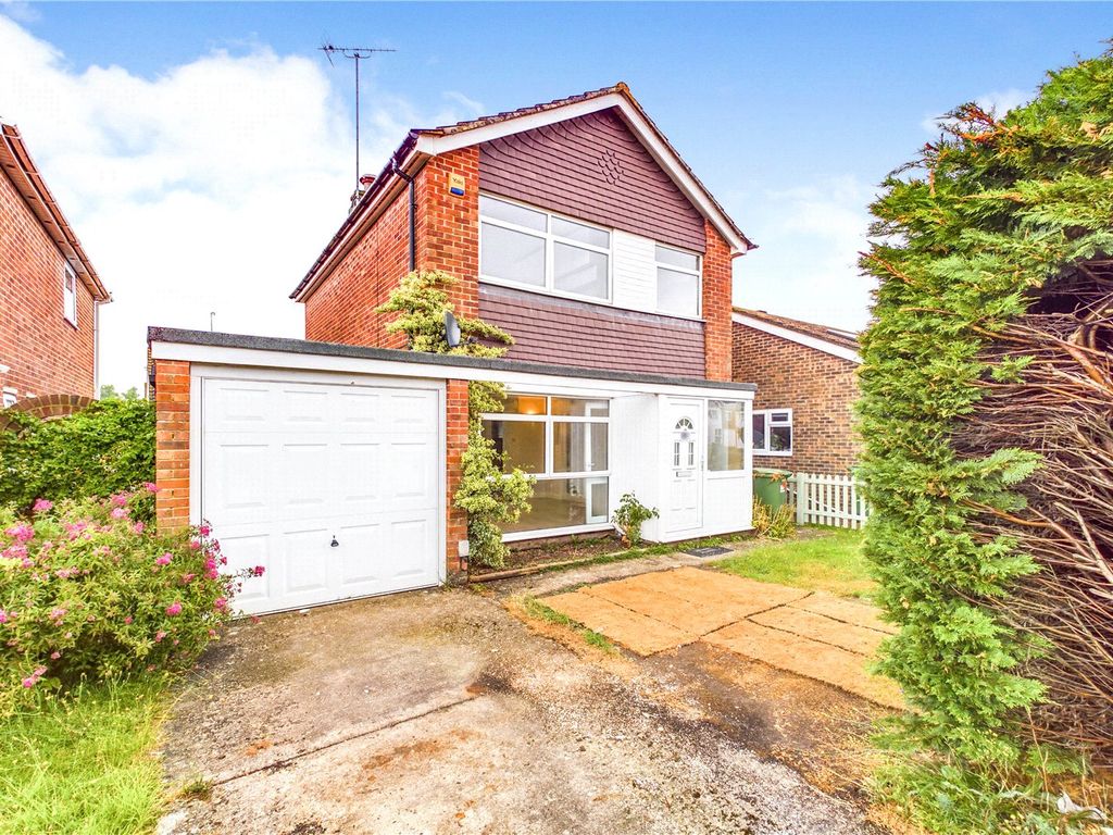3 bed detached house to rent in Penn Road, Speen, Newbury, Berkshire