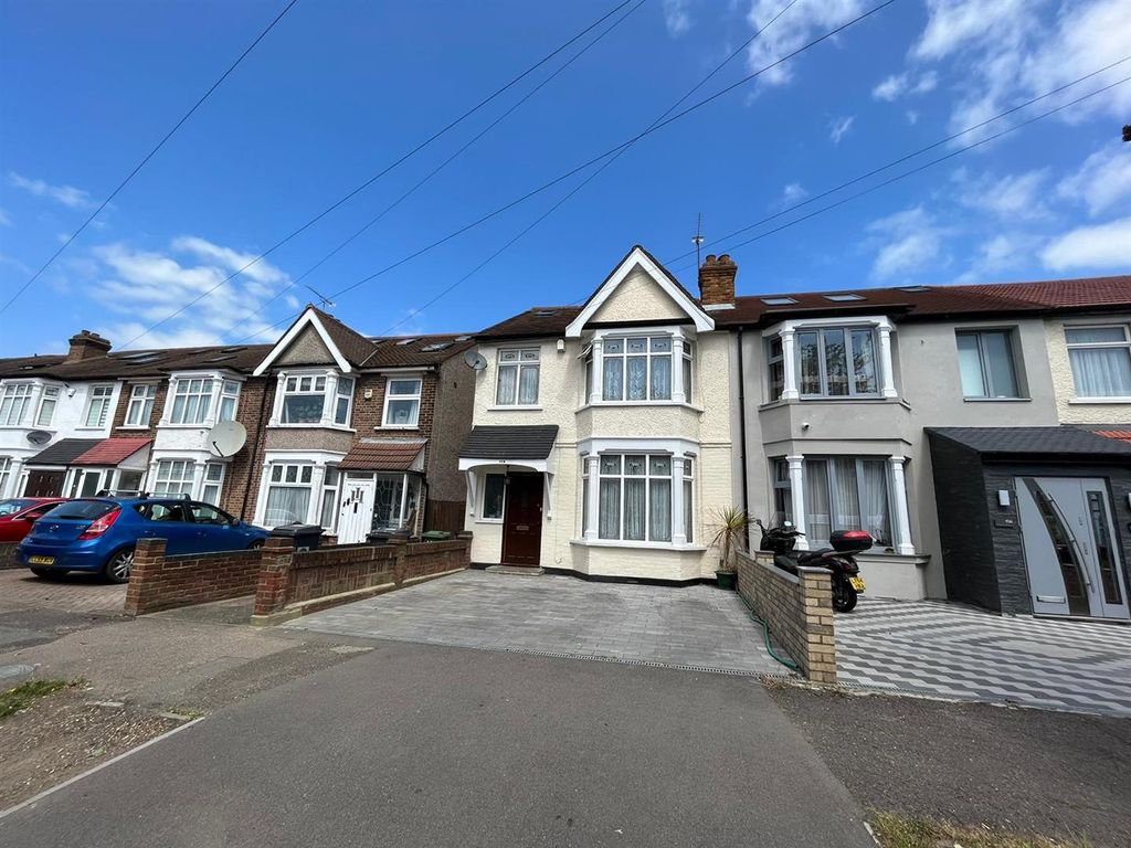 4 bed property for sale in Marmion Avenue, London E4 Zoopla