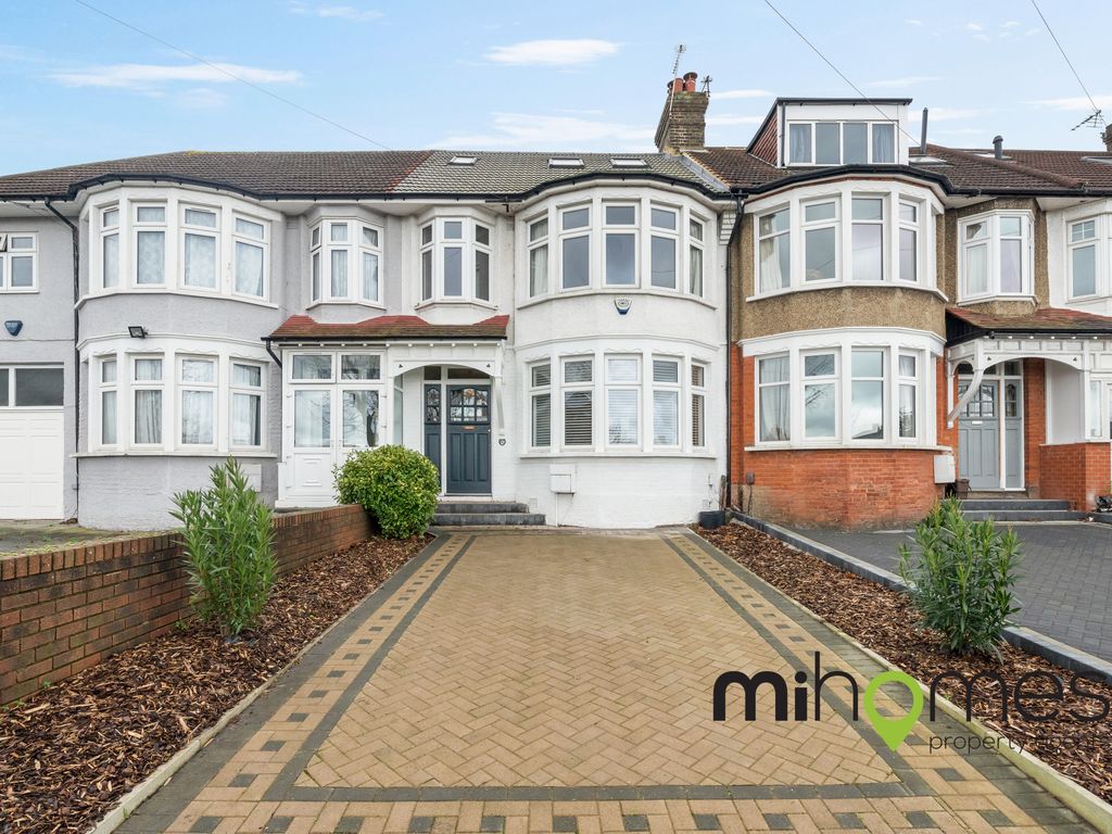 4 bed terraced house for sale in Grenoble Gardens, London N13, £700,000