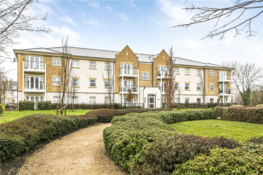 2 bed flat for sale in Roper Crescent, SunburyOnThames, Surrey TW16