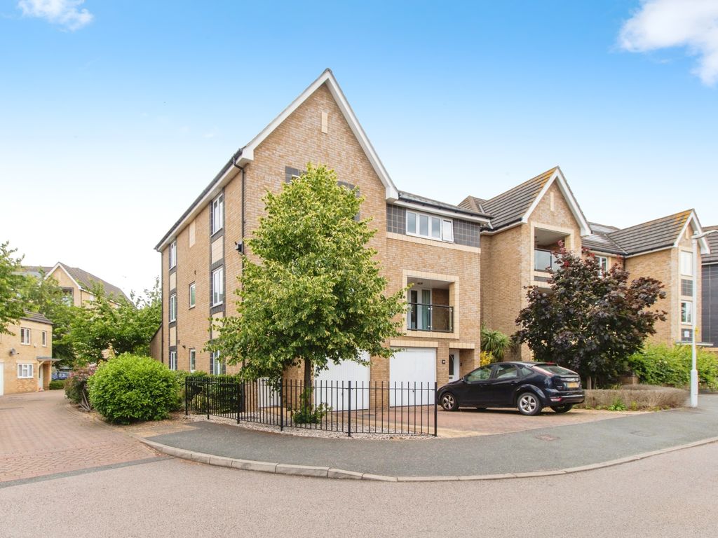 4 bed semidetached house for sale in Chapel Drive, Dartford, Kent DA2