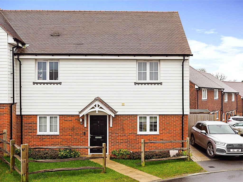3 bed semidetached house for sale in Field Rise, Ticehurst, Wadhurst