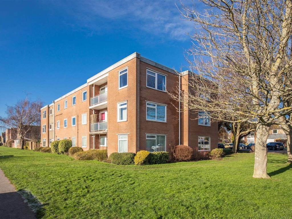 2 bed flat for sale in Fff Pelham Ct, Stonehurst Road, Worthing BN13