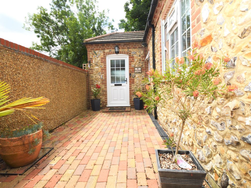 3 bed detached house for sale in Bowes Hill, Rowlands Castle PO9 Zoopla