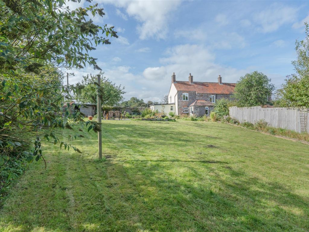 2 bed cottage for sale in Silver Street, Radstock BA3, £