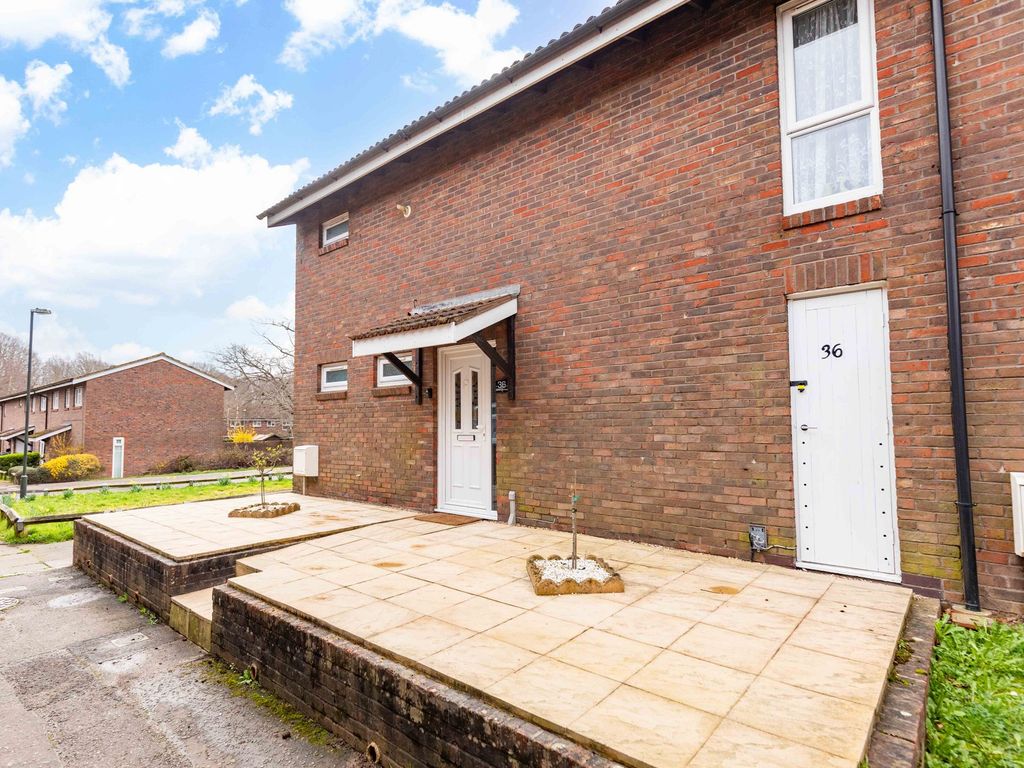 3 bed end terrace house for sale in Kensington Road, Crawley RH11 Zoopla