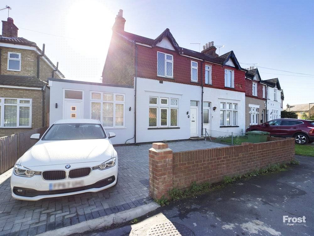 4 bed semidetached house for sale in Oaks Road, Stanwell Village