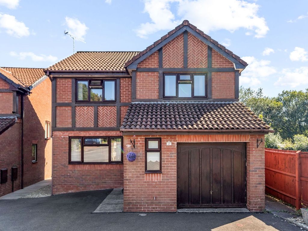 4 bed detached house for sale in Bryn Derw, Blackwood NP12, £300,000