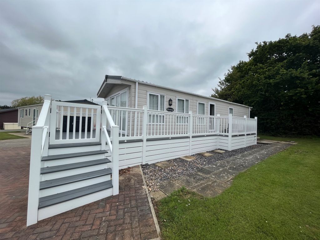 2 bed mobile/park home for sale in Carlton Meres Park, Carlton