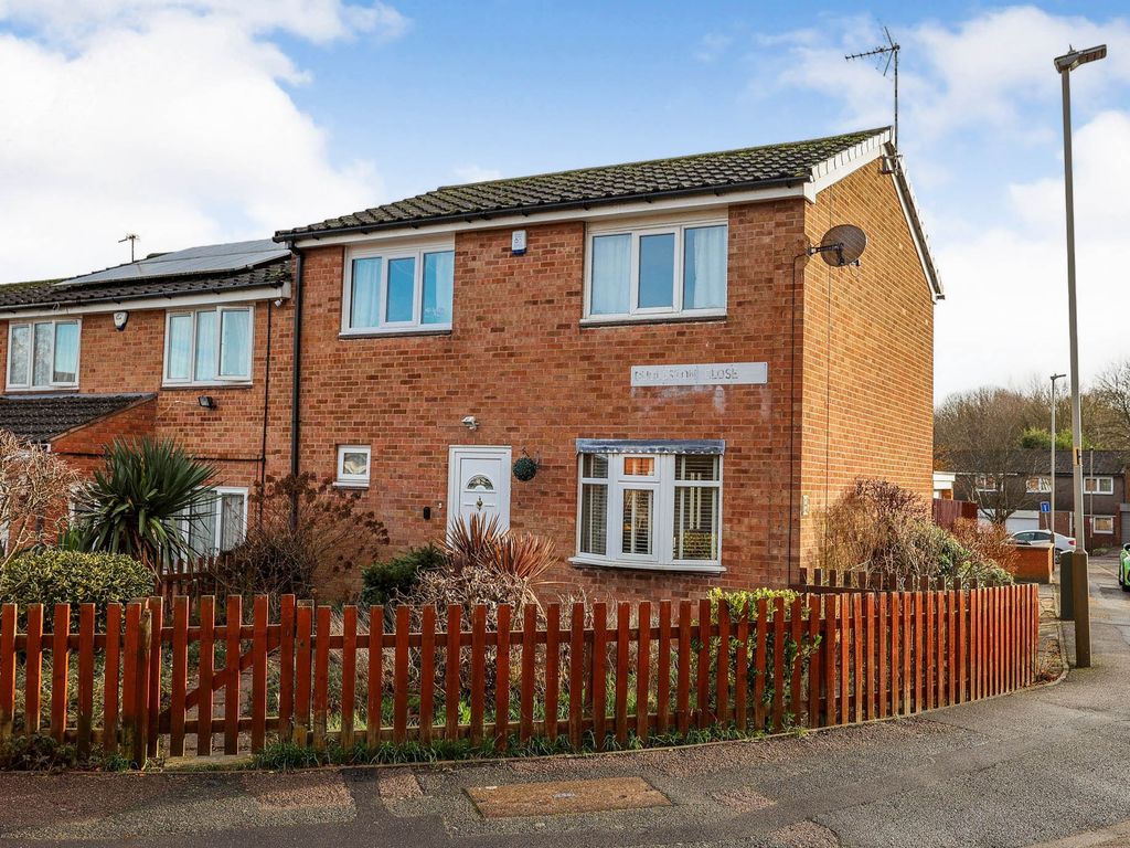 3 bed end terrace house for sale in Dudleston Close, Leicester