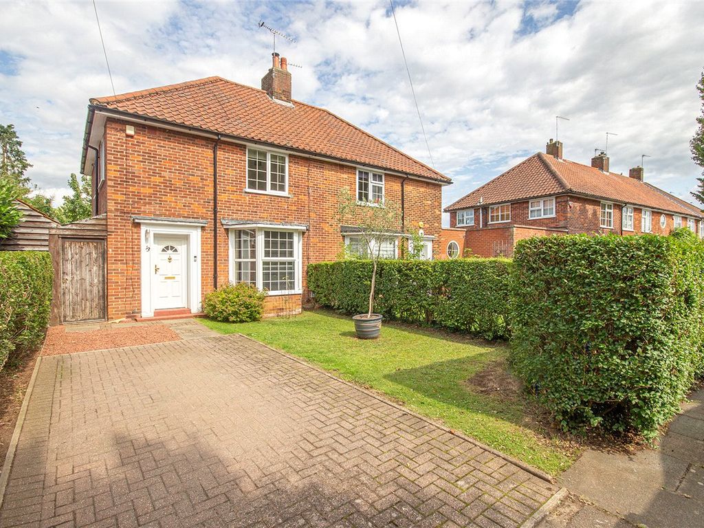 3 bed semidetached house for sale in Springfields, Welwyn Garden City