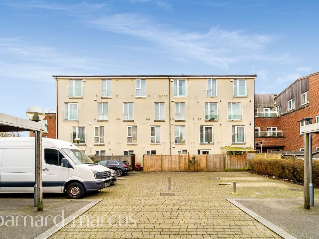 1 bed flat for sale in Heath Road, Hounslow TW3, £60,000 Zoopla