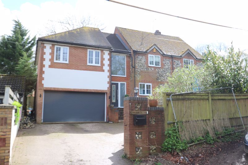 5 bed detached house for sale in Booker Common, High HP12, £