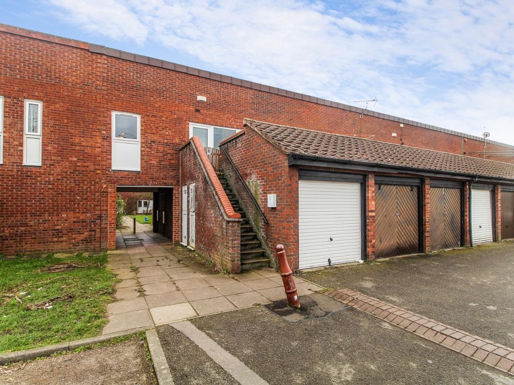 2 bed property for sale in Grangers Croft, Hodge Lea, Milton Keynes