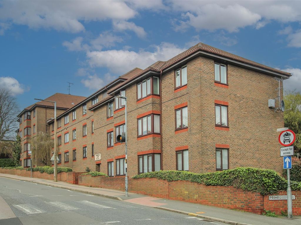 2 bed flat for sale in Primrose Court, Kings Road, Brentwood CM14, £