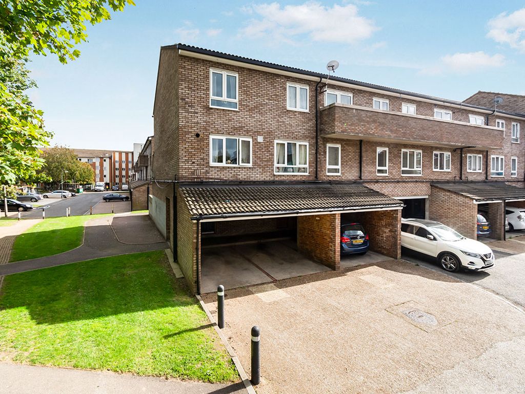 3 bed flat for sale in Mcintosh Close, Wallington SM6 Zoopla