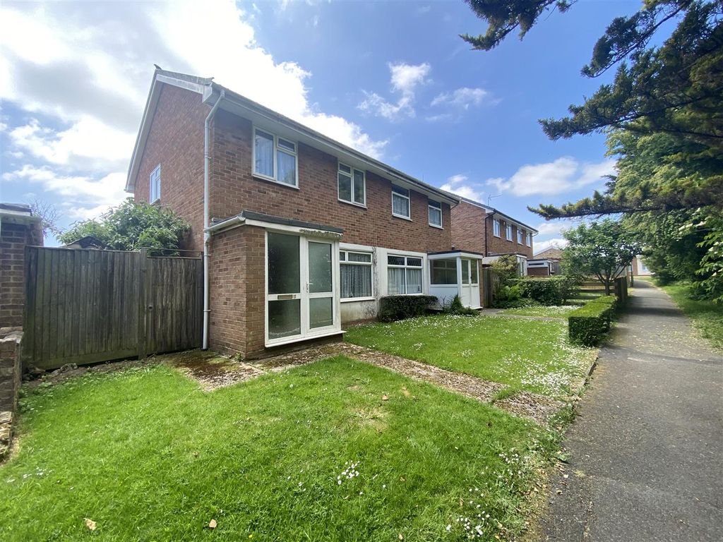 3 bed semidetached house for sale in Rowan Avenue, Eastbourne BN22