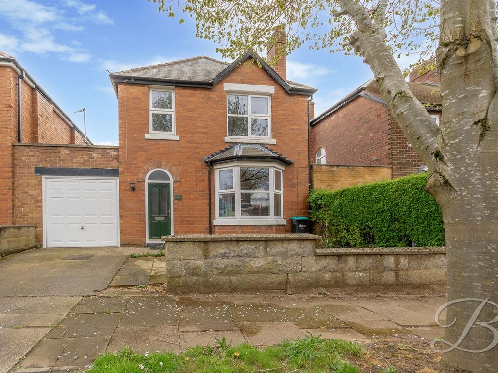 3 bed link detached house for sale in Perlethorpe Avenue, Mansfield