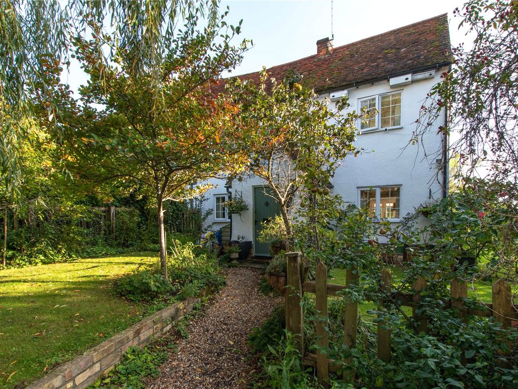 3 bed semidetached house for sale in Duton Hill, Dunmow, Essex CM6, £