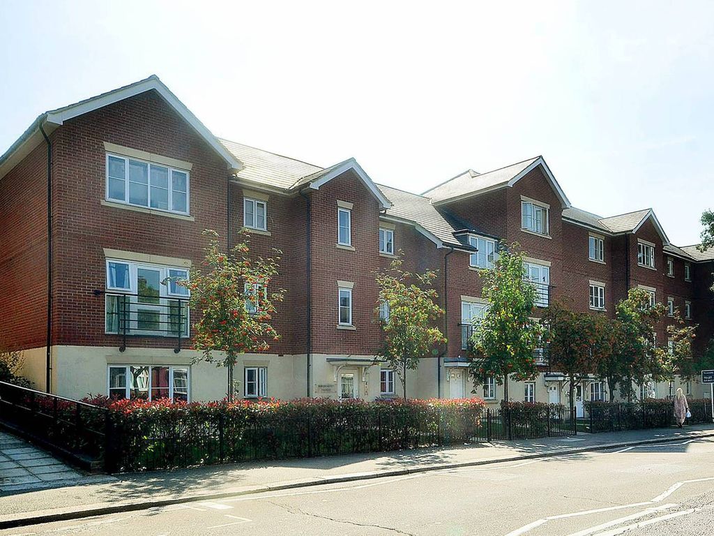 2 bed flat to rent in Robson Avenue, Willesden, London NW10 Zoopla