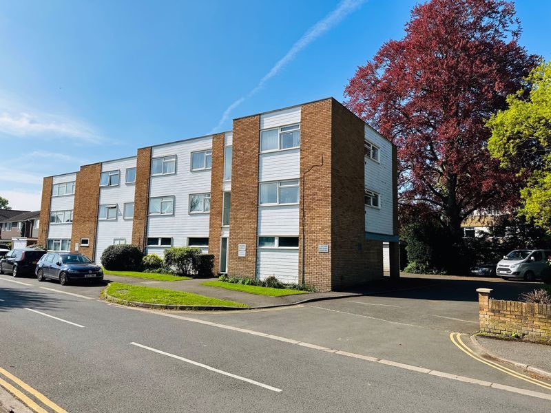 1 bed flat for sale in St. Martins Drive, WaltonOnThames KT12 Zoopla