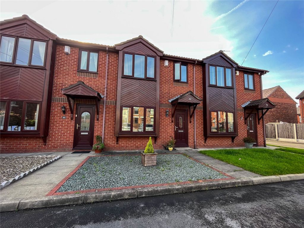 3 bed town house for sale in Board Street, AshtonUnderLyne, Greater Manchester OL6, £185,000