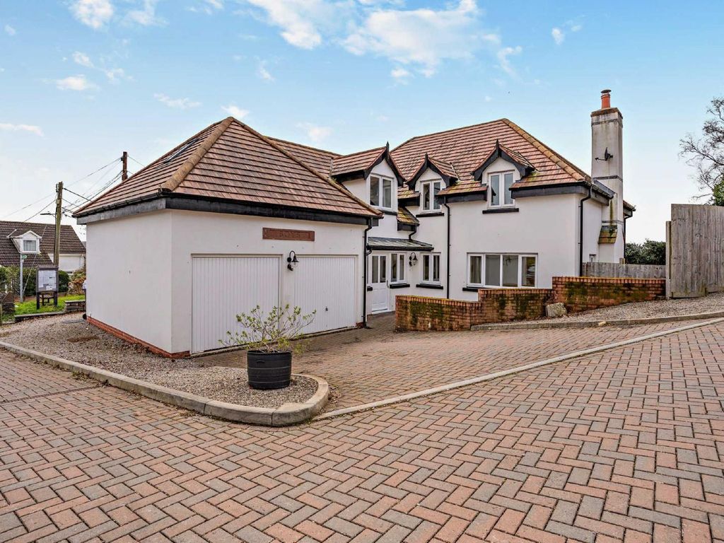 4 bed detached house to rent in Caerleon Road, Llanfrechfa NP44 Zoopla