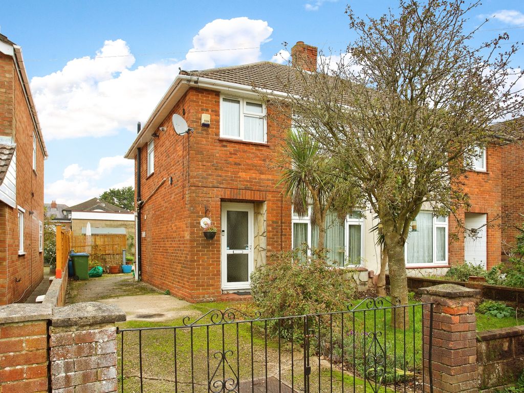 3 bed semidetached house for sale in The Drove, Commercial Street