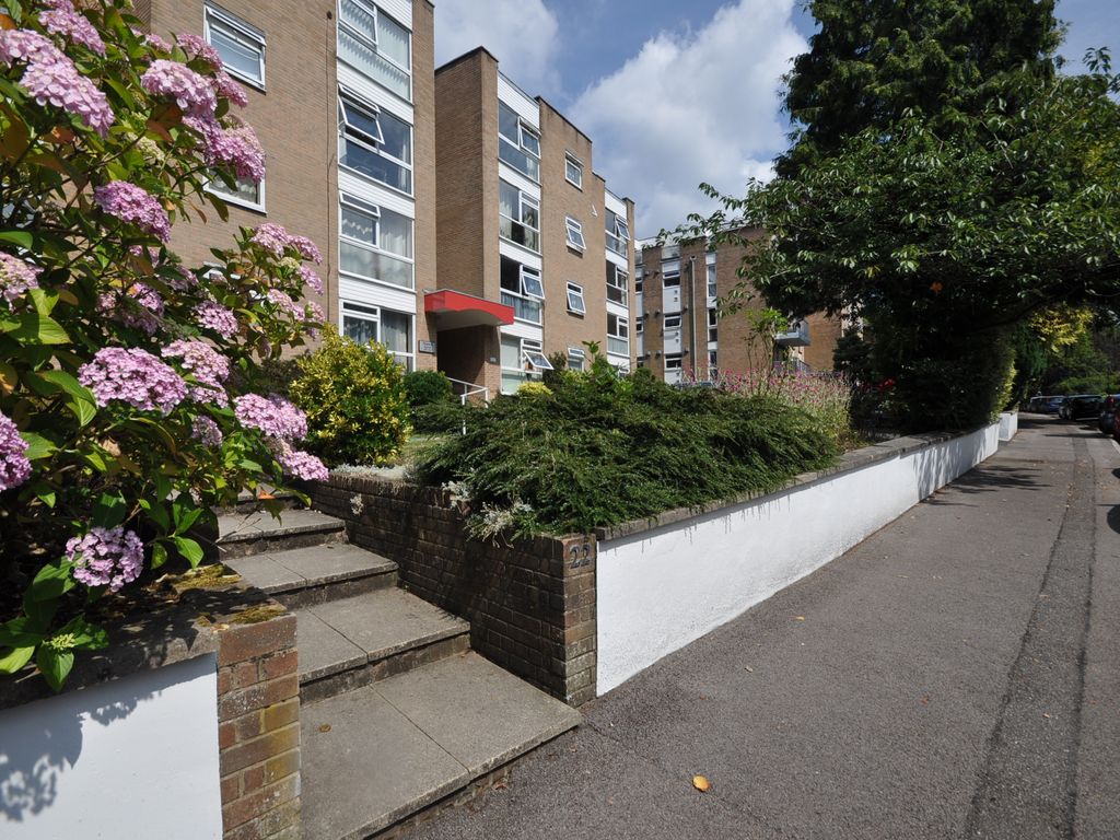 2 bed flat to rent in Flat 31, Meyrick Court, 22 St Winifred's Rd