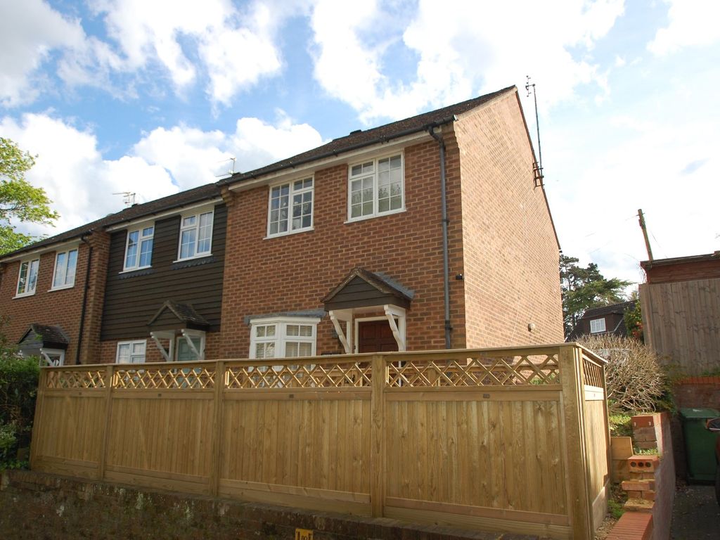 2 bed end terrace house for sale in Silver Hill, Chalfont St. Giles HP8