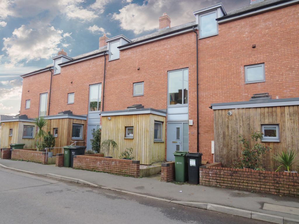 4 bed terraced house to rent in Pope Iron Road, Worcester WR1, £1,400