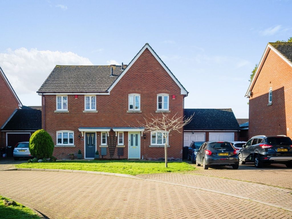 3 bed semidetached house for sale in Vespasian Way, Kingsnorth