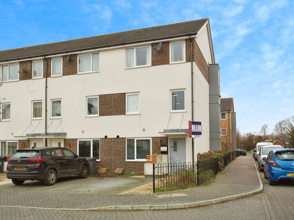4 bed end terrace house for sale in Solebay Way, Alver Village, Gosport